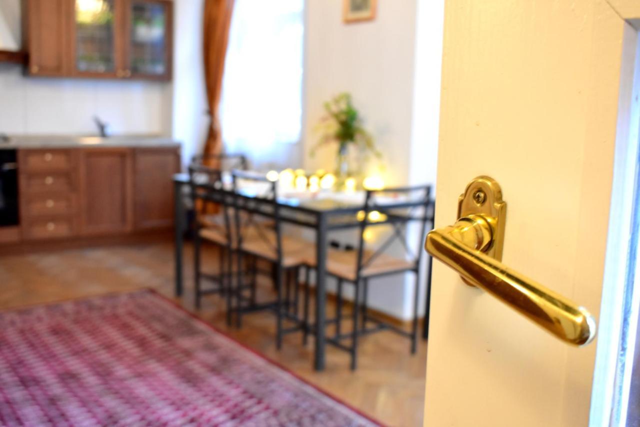 Apartment Lesser Town! Прага Екстериор снимка